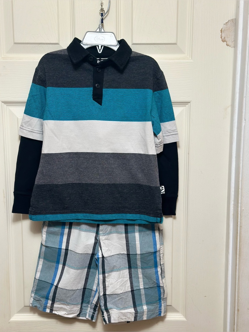 Shaun White Boy’s Long Sleeves Polo Shirt and white and blue shorts. #30